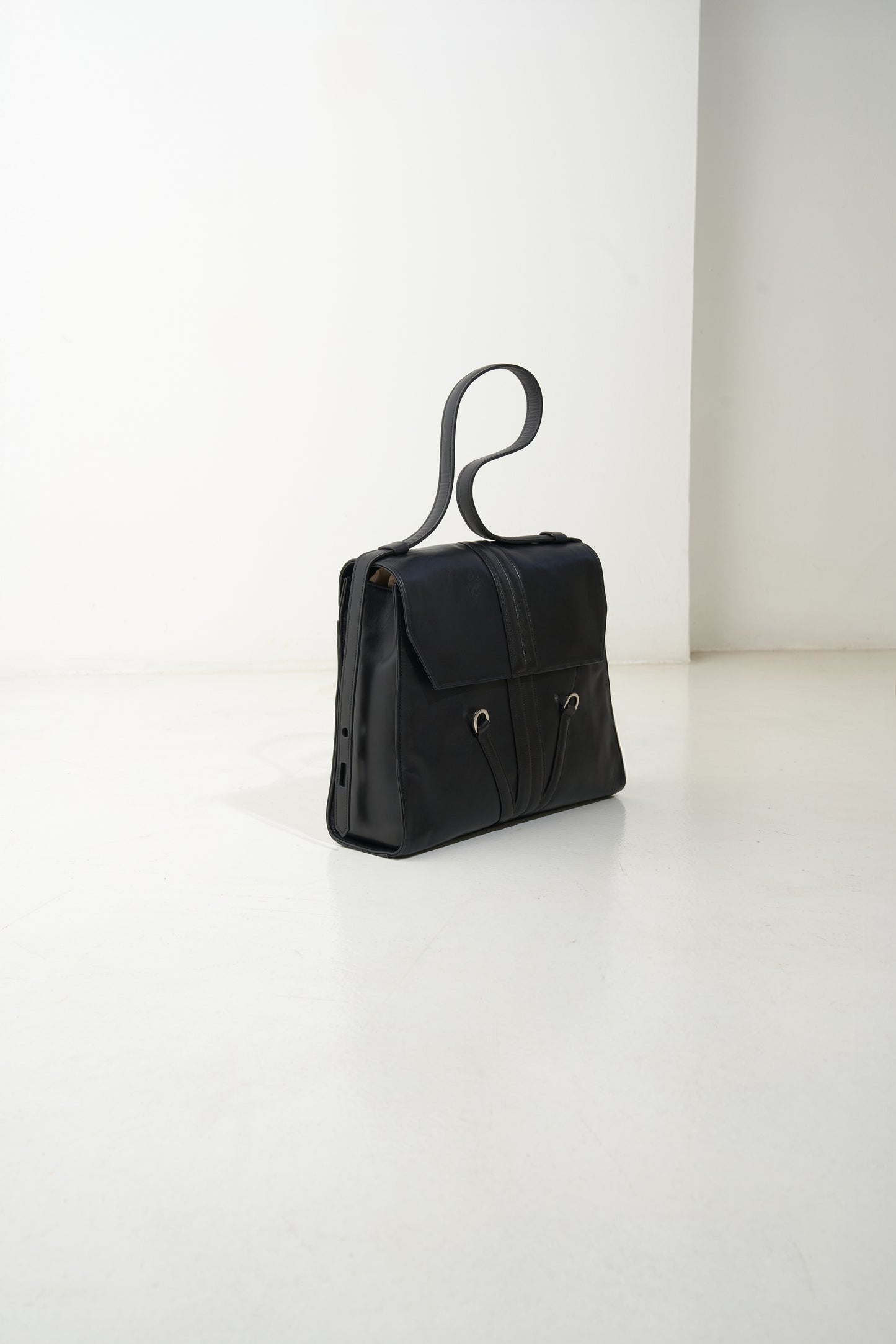 CARMELA TOP HANDLE