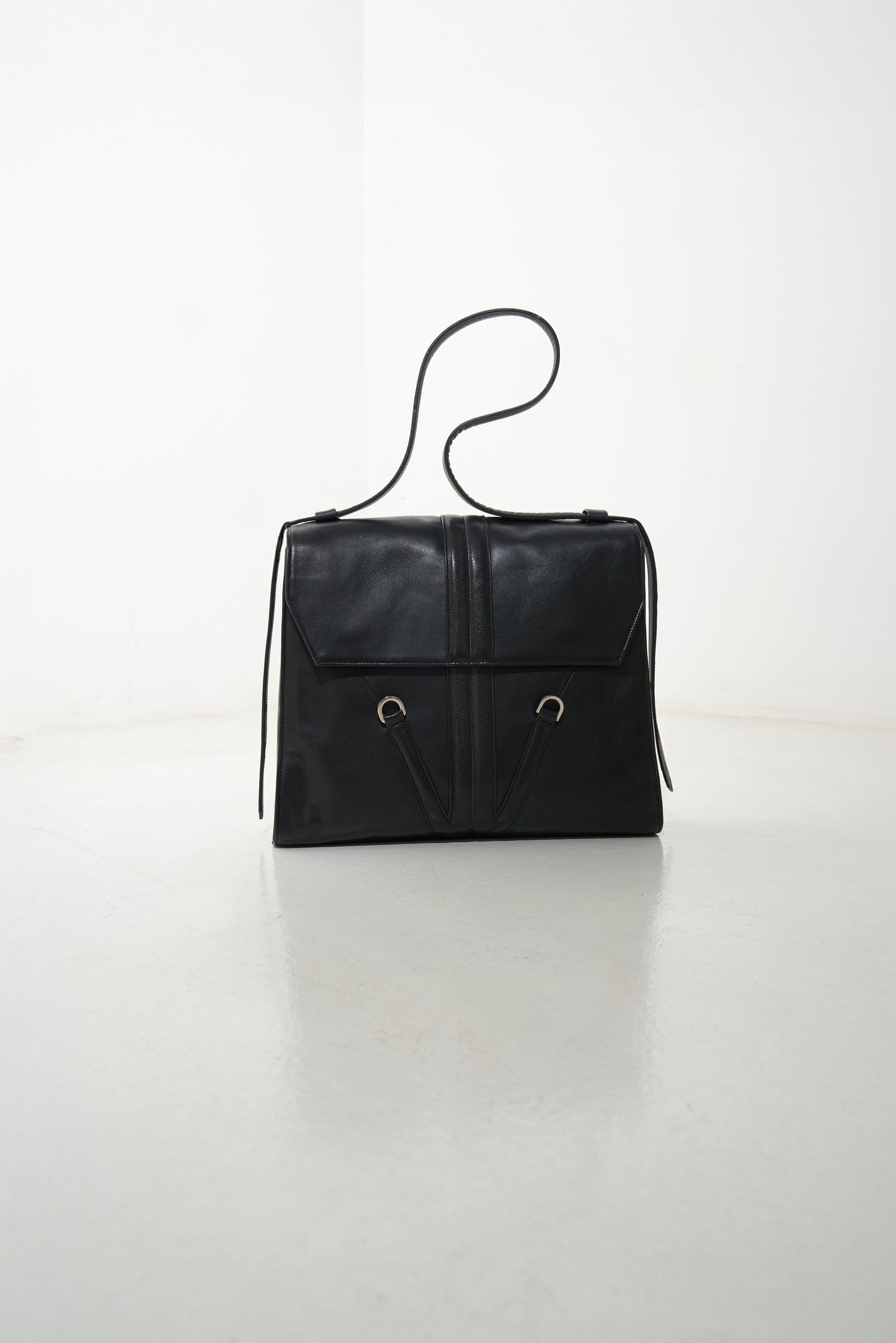 CARMELA TOP HANDLE