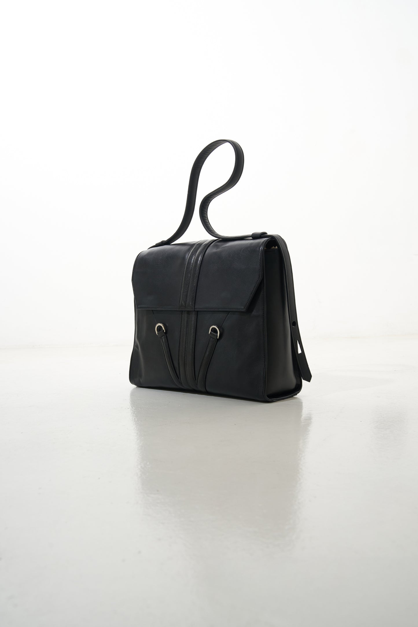 CARMELA TOP HANDLE