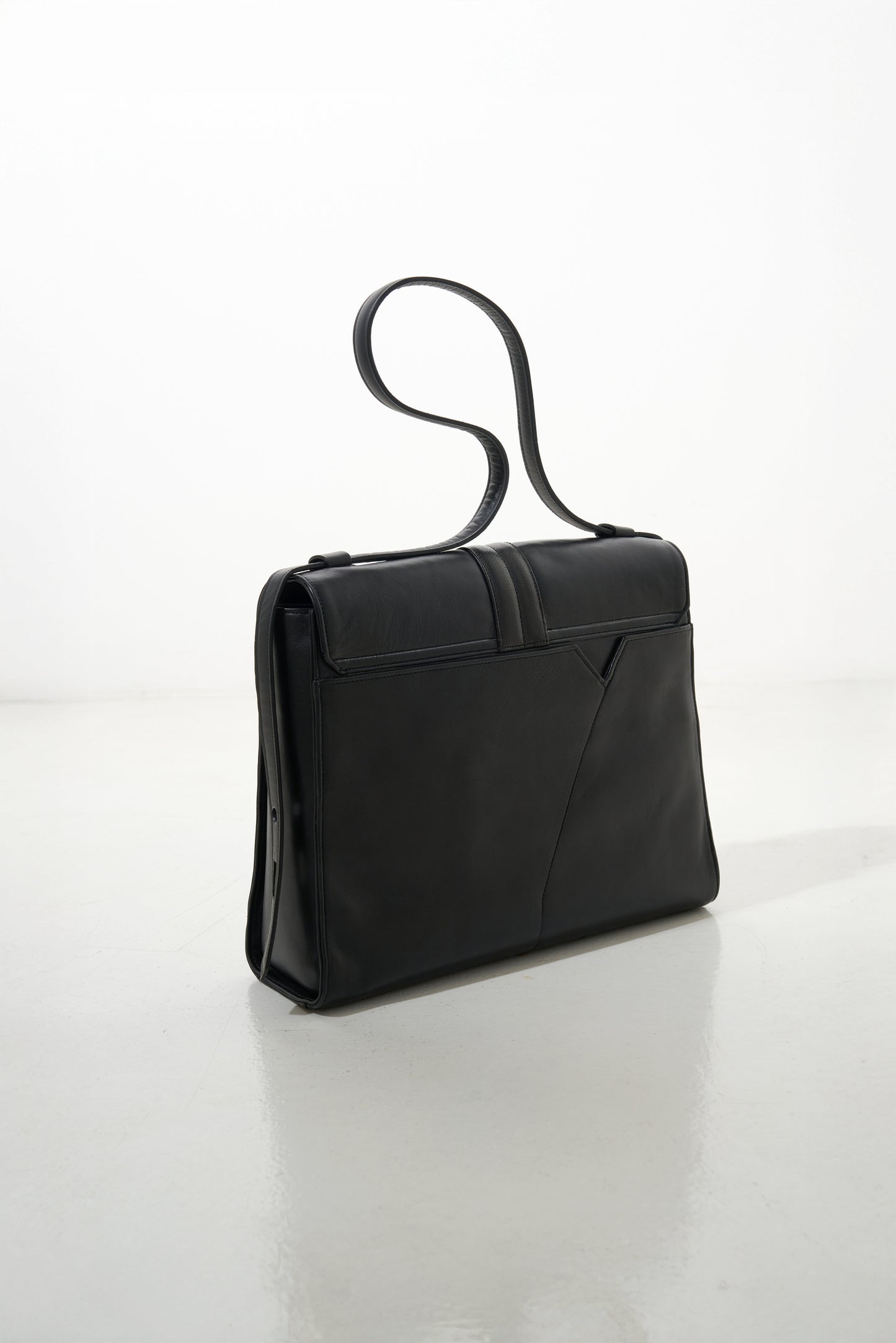 CARMELA TOP HANDLE
